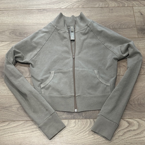 SKIMS Jackets & Blazers - SKIMS Gray Women's Zip-Up Jacket. Like new